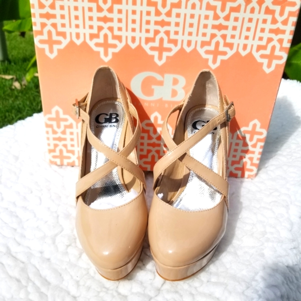 Gianni Bini Beige Crisscross  Sz.5.5